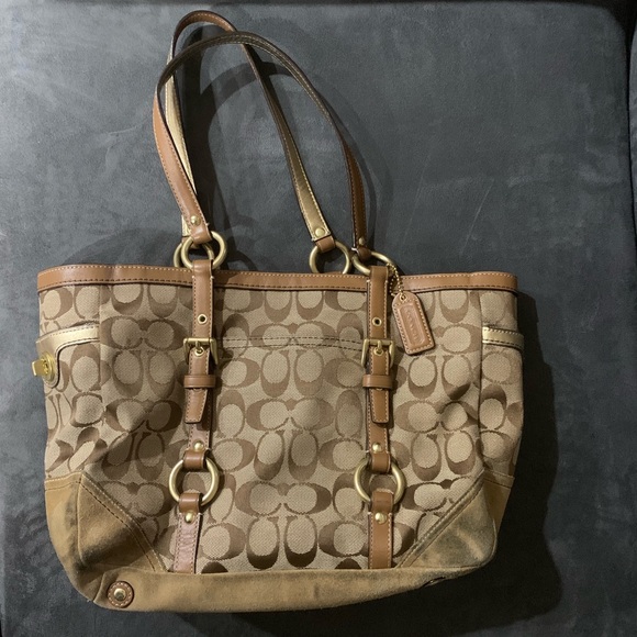 Coach Handbags - Women’s coach purse
